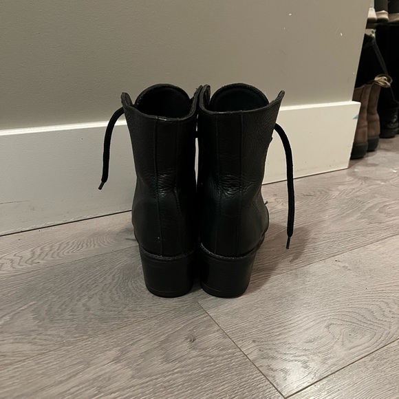 Roots Combat Style Boots ⭐️ Size 9 ⭐️ - Picture 4 of 11